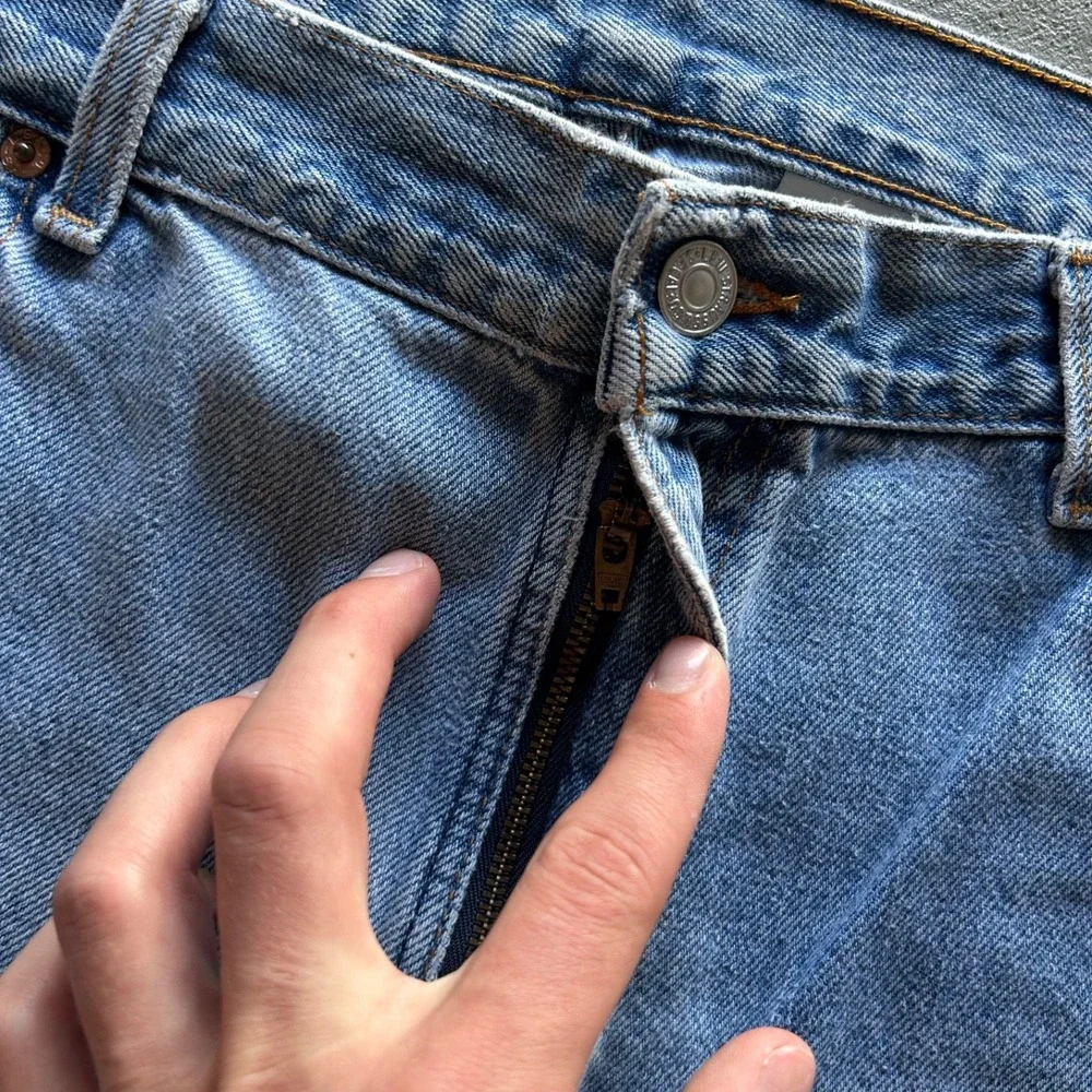 Vintage 90s Levis 560 Jeans Mens 38x30 Blue Light Denim Loose Fit Tapered USA
